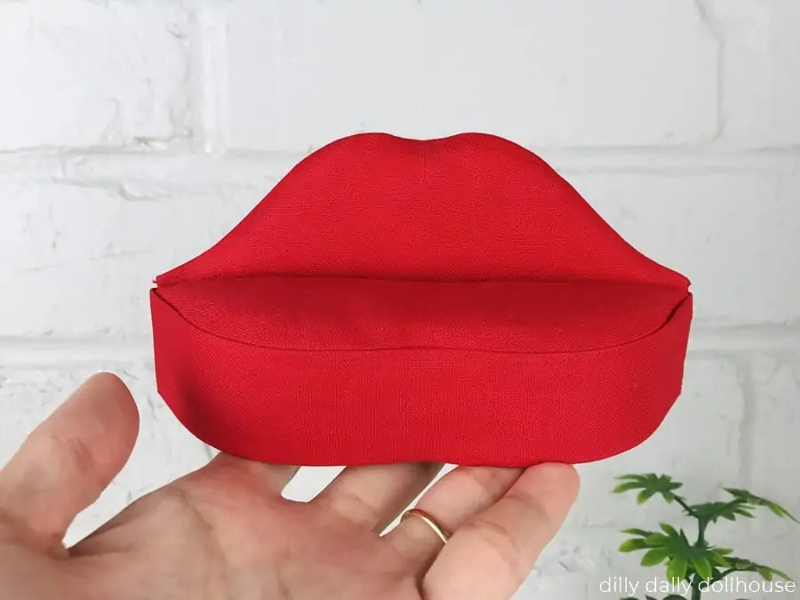 miniature lips sofa 1:12 scale